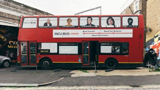 ロンドンの二階建てバスがオフィスのインキュベータIncuBus、まだオフィスのないチームの協働スペースも提供