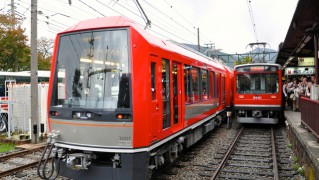 箱根登山鉄道の新車「アレグラ号」3000形が運行開始