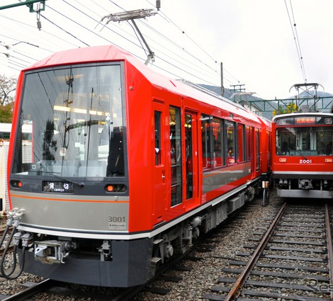 箱根登山鉄道の新車「アレグラ号」3000形が運行開始