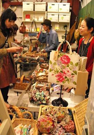 宇都宮の模擬市、最多18店参加で大にぎわい