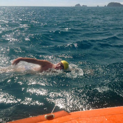 海峡泳ぎ横断、最高齢更新　NZで日本人初、小川さん