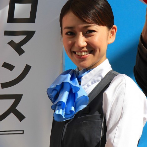 大島優子、ロマンスカーで制服姿披露「シャキッとする」